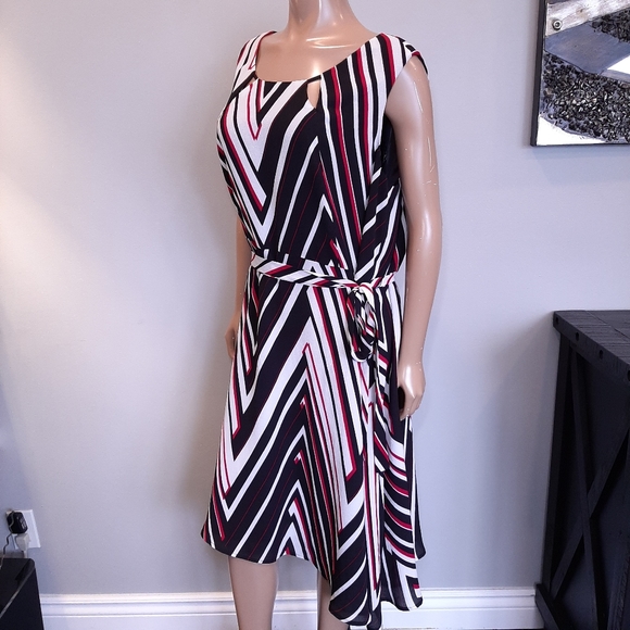 MICHEL STUDIO Chevron Striped Fit & Flare Sleeveless Dress Tie Waist Black White - Picture 5 of 16